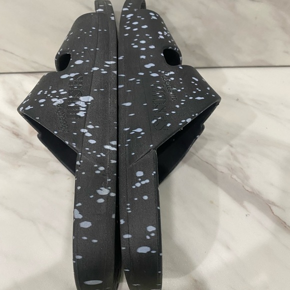 Freedom Moses Women's Black Splatter Two Strap Slides Size 7/8 Casual Sandals - Picture 12 of 15